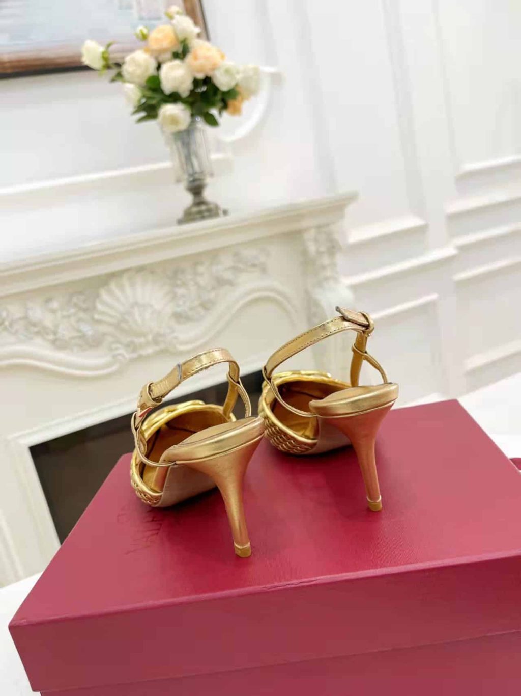 Valentino Garavani Vlogo Woven Leather Slingback Pumps Gold - Image 7