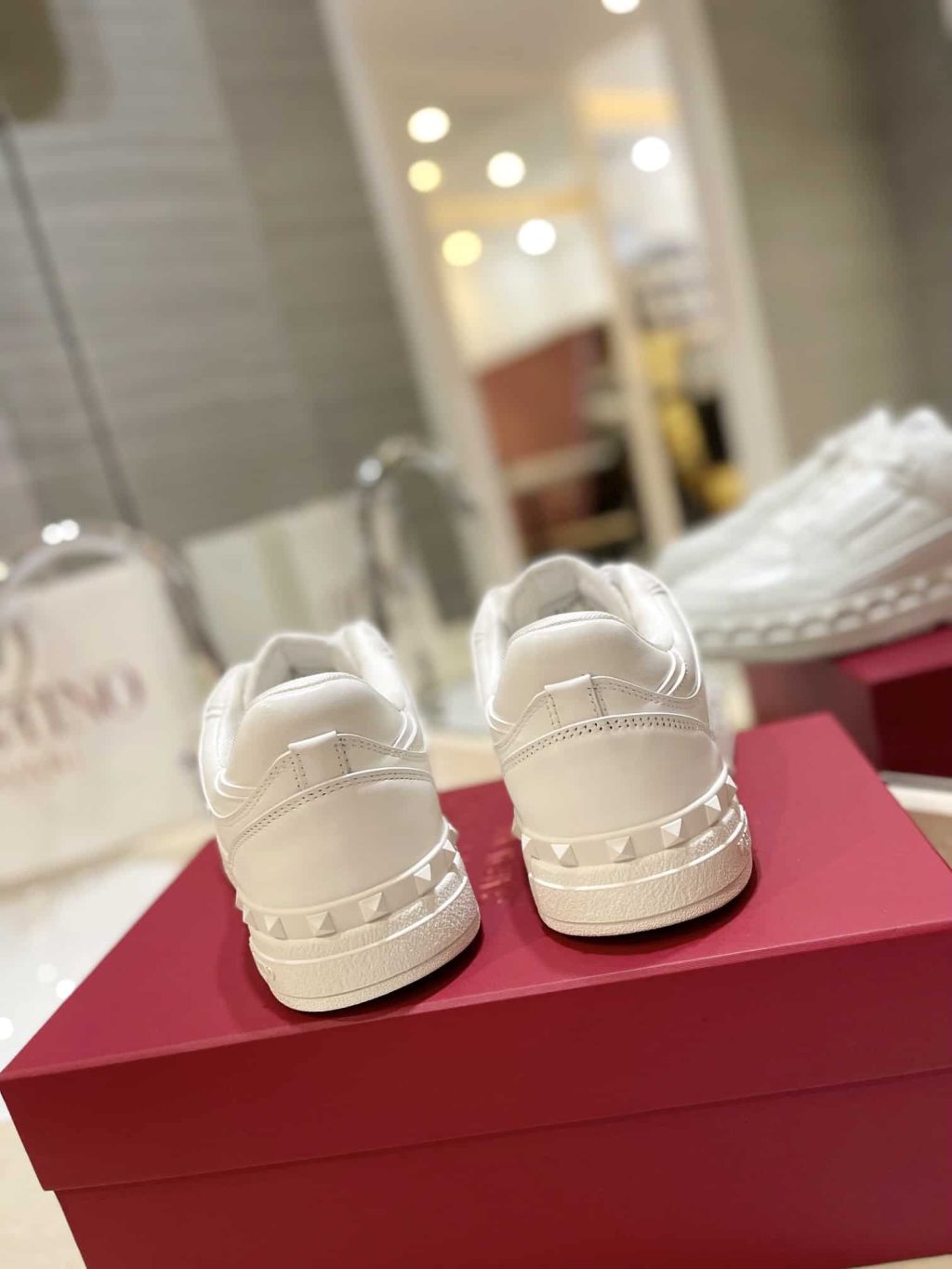 Valentino Garavani Freedots Low Top Sneaker In Leather White 4Y2S0H43Rdg 0Bo - Image 3