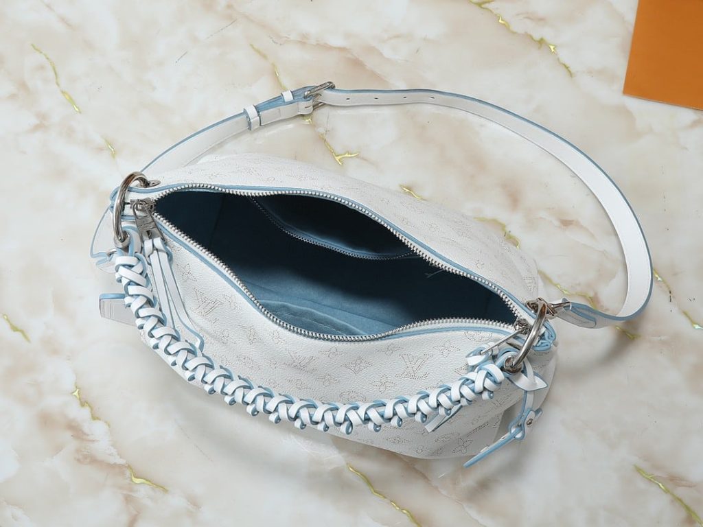 Louis Vuitton Beaubourg Hobo MM Mahina Perforated Leather Shoulder Bag White 32cm M58482 - Image 9