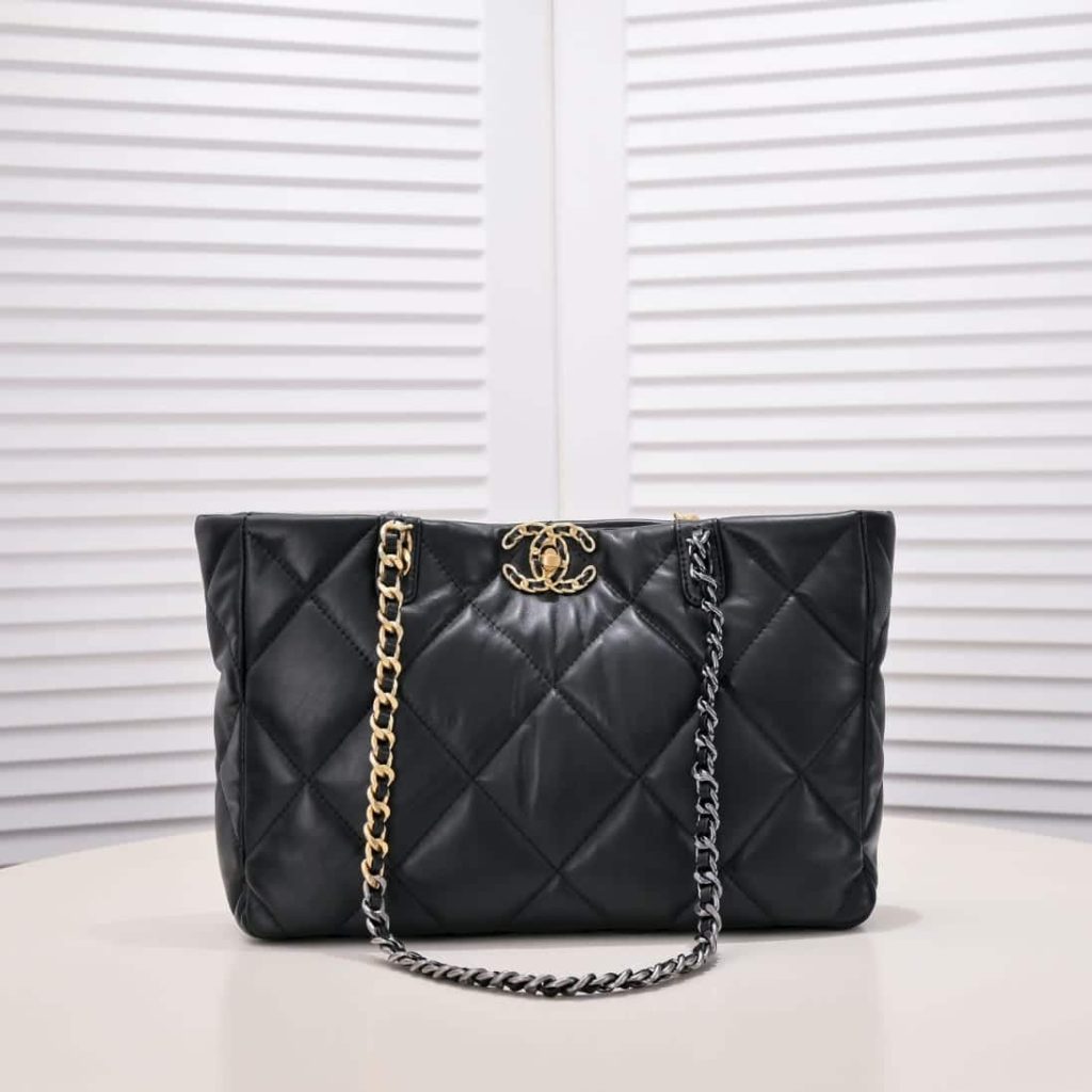 Chanel Quilted 19 East West Shopping Bag Black 35Cm - Image 3