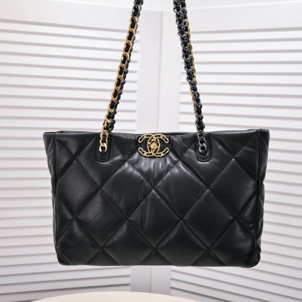 Chanel Quilted 19 East West Shopping Bag Black 35Cm - Image 6