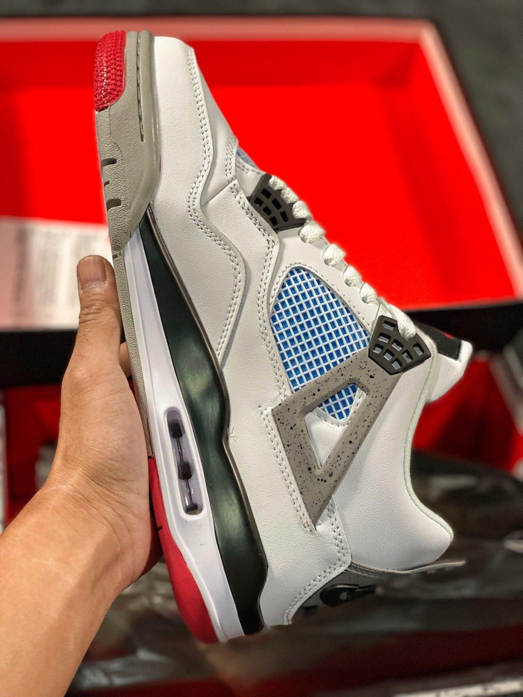 Air Jordan 4 - Image 2
