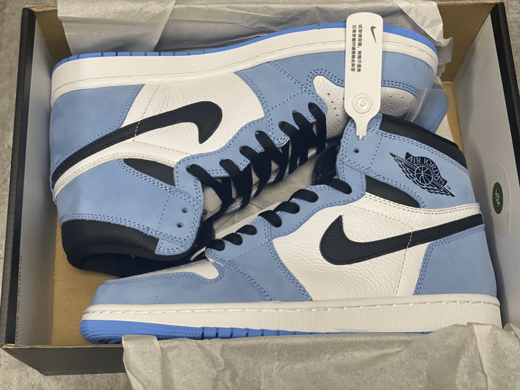 Air Jordan 1 Retro High OG University Blue - Image 4