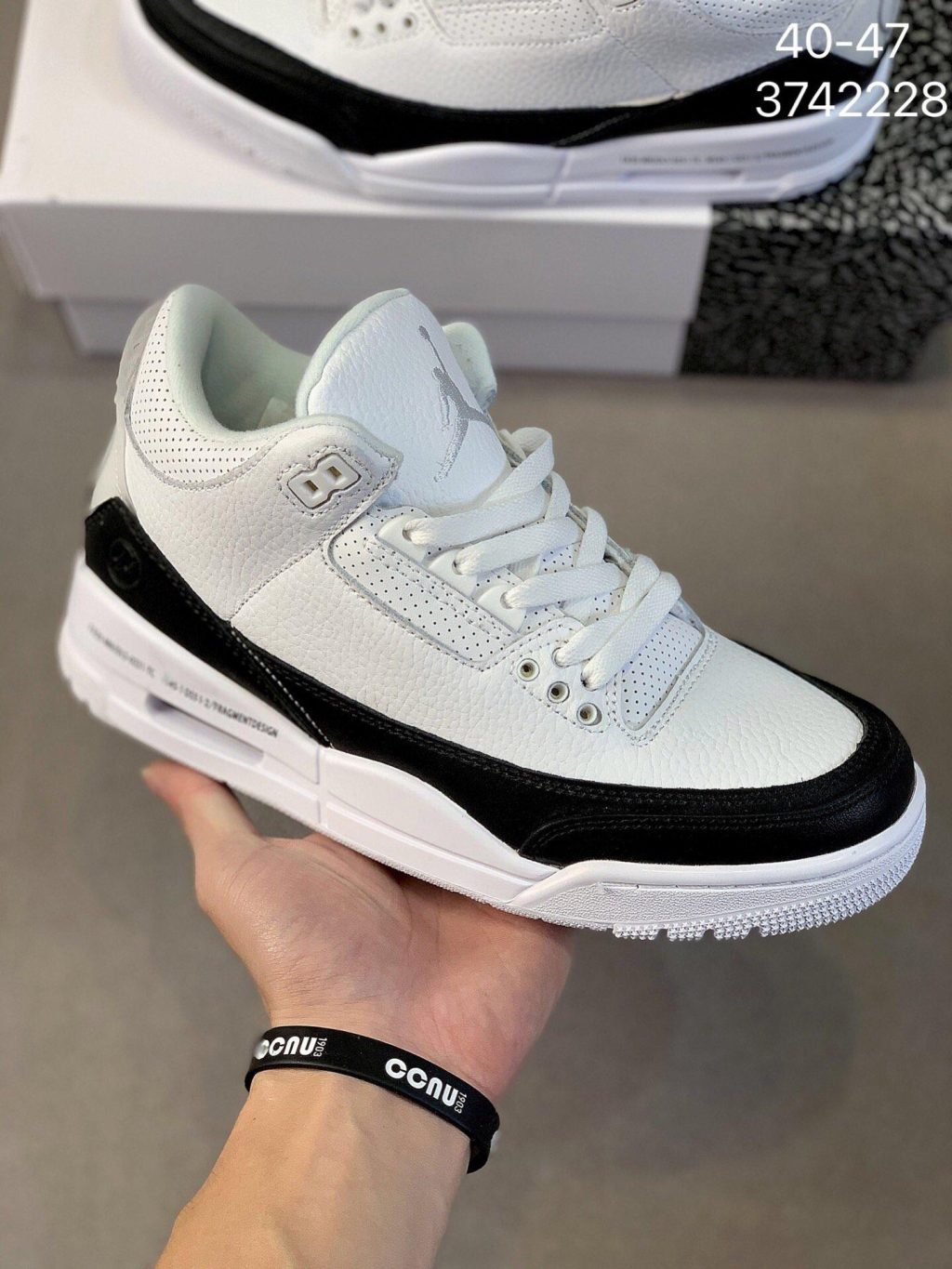Air Jordan 3 Retro - Image 2