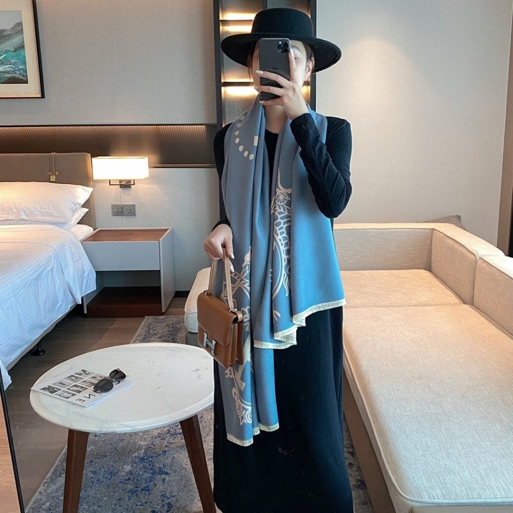 Hermes Cashmere Wool Scarf Wrap Shawl In Blue And Pink 180cm - Image 4