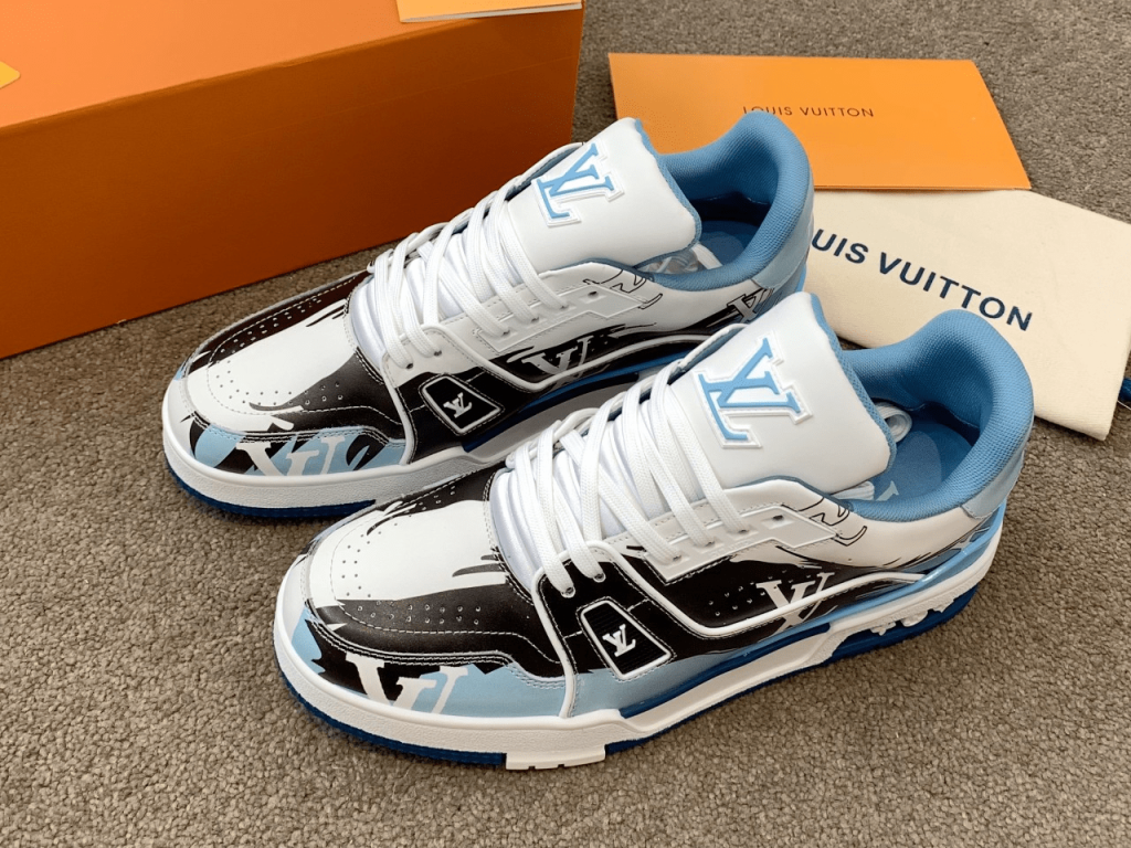 LV Louis Vuitton 2022 latest purchase-level LV Trainer sneakers are made of Monogram embossed calfskin - Image 3