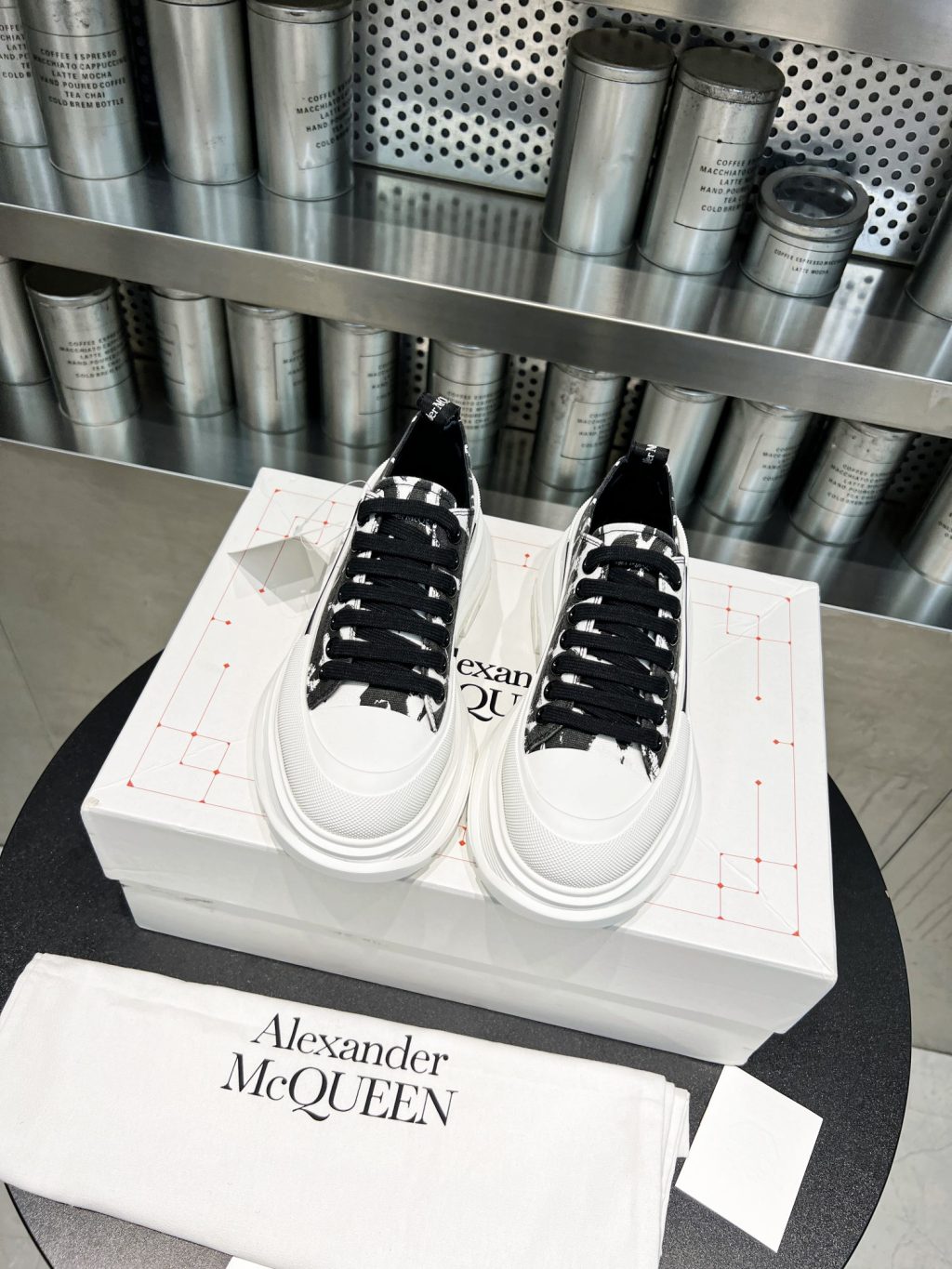 Alexander McQueen Sneaker - Image 3
