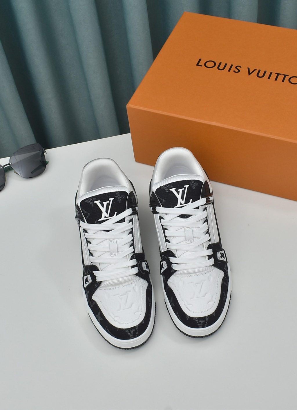 LOUIS VUITTON TRAINER SNEAKER - Image 3