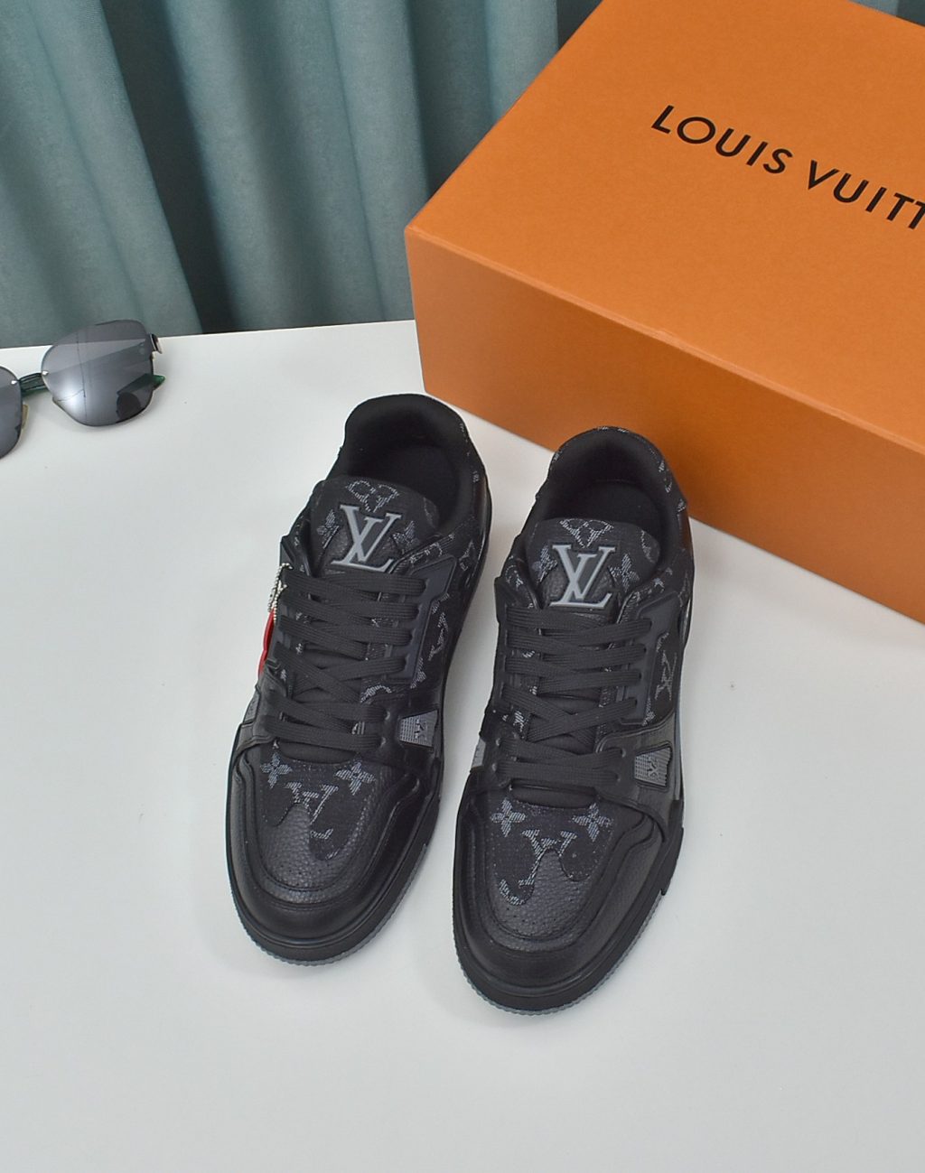 LOUIS VUITTON TRAINER SNEAKER - Image 3