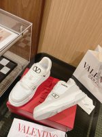 Valentino's new 2023  Sneaker - Image 4