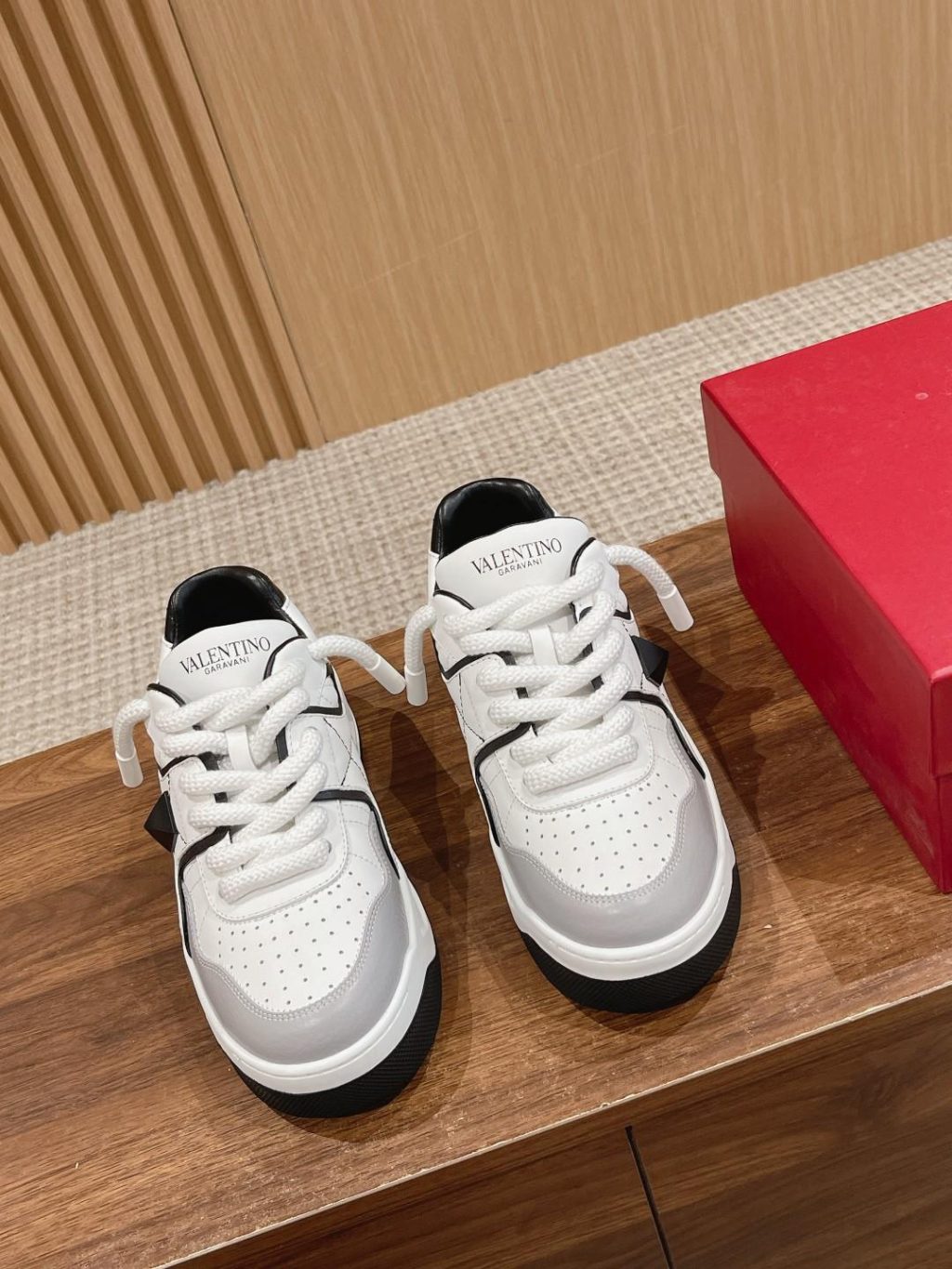 Valentino Garavani Sneaker - Image 2