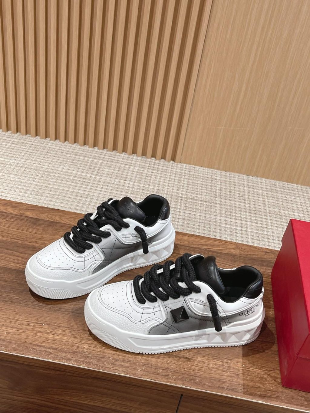 Valentino Garavani Sneaker - Image 3