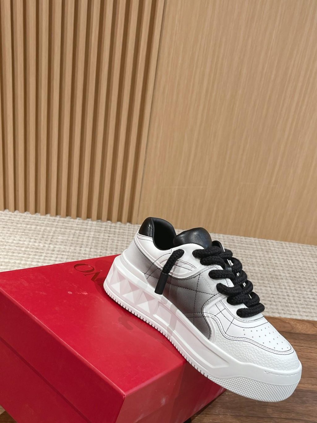 Valentino Garavani Sneaker - Image 4