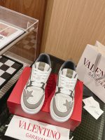 Valentino's new 2023 early autumn star Sneaker - Image 2