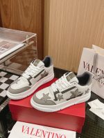 Valentino's new 2023 early autumn star Sneaker - Image 3