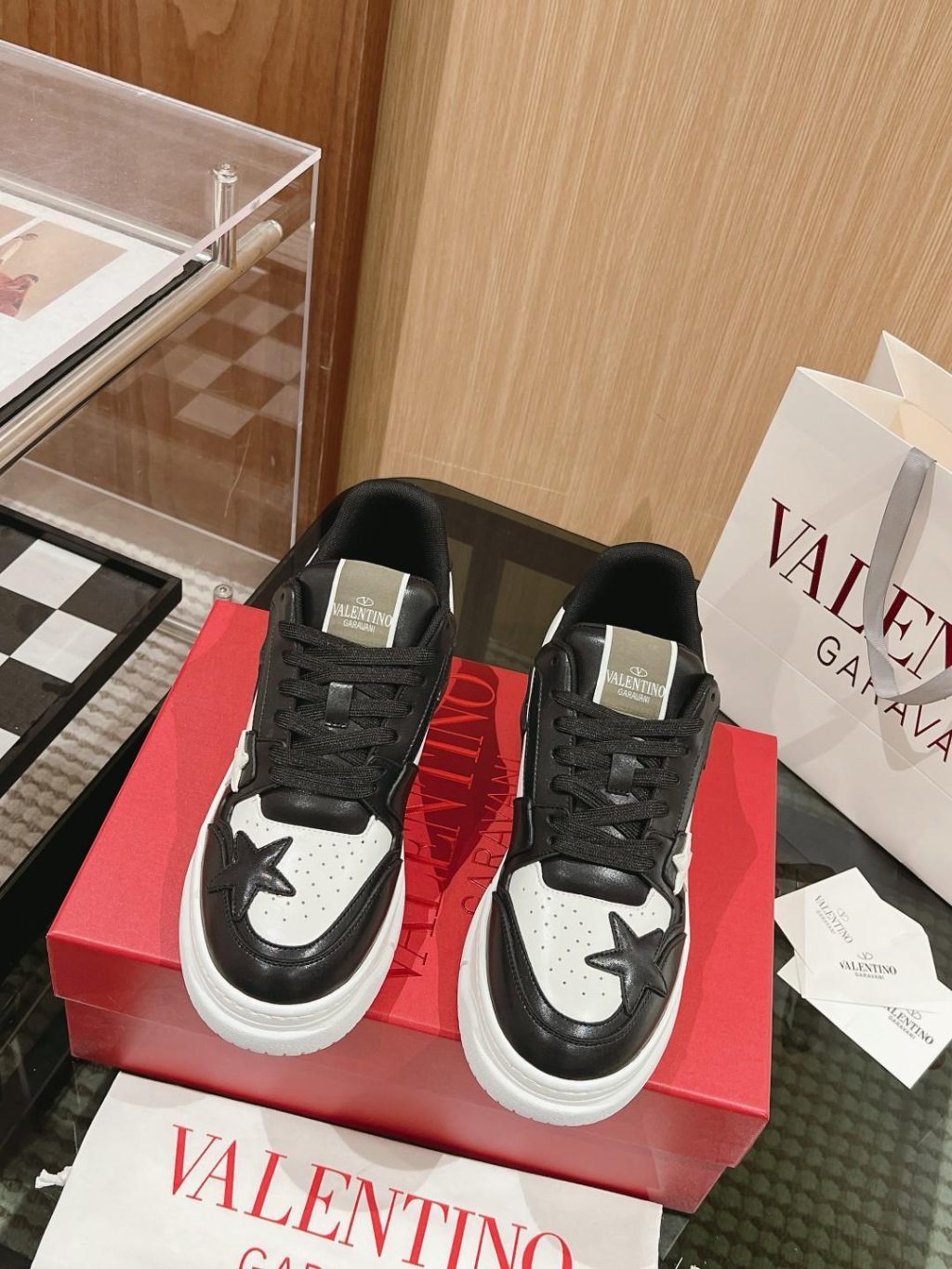 Valentino's new 2023 early autumn star Sneaker - Image 2