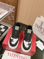 Valentino's new 2023 early autumn star Sneaker - Image 2