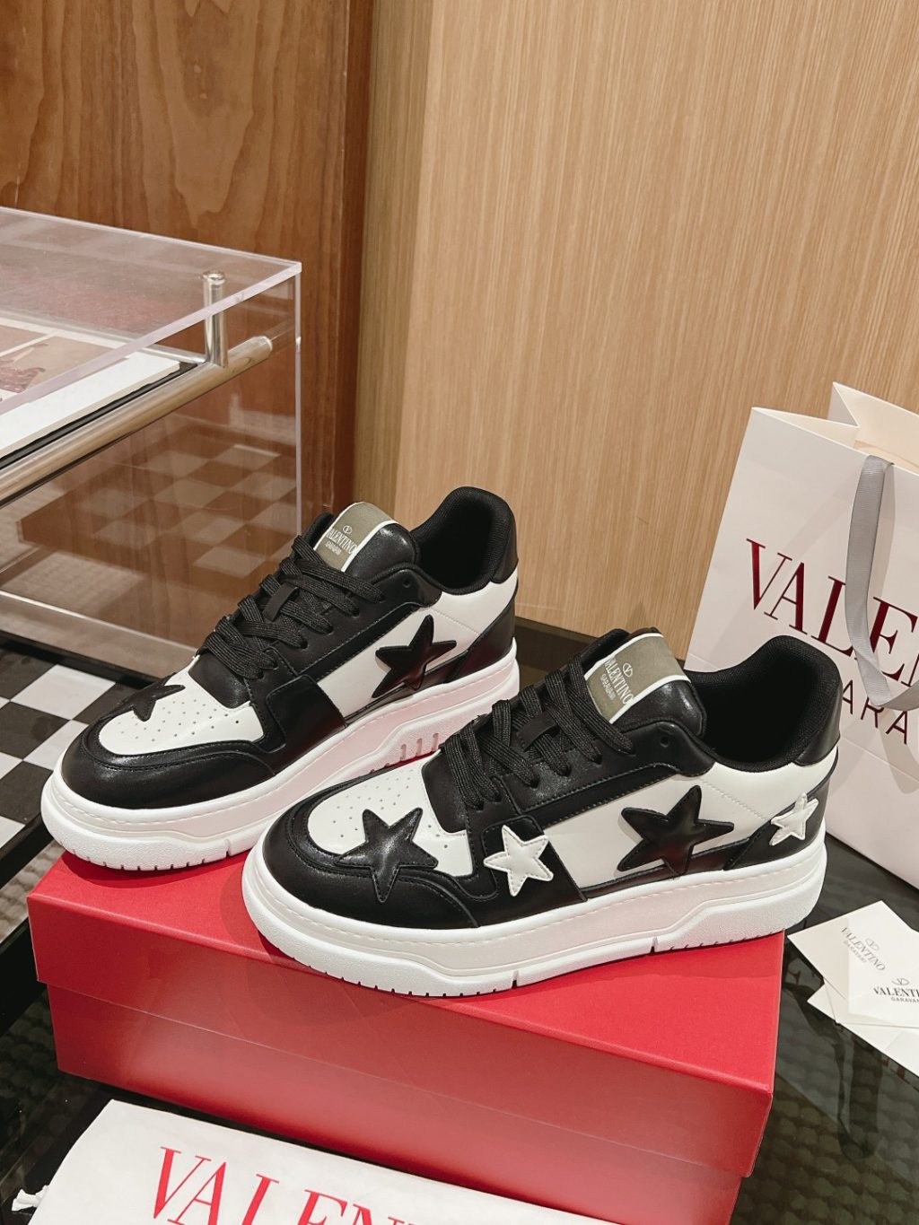 Valentino's new 2023 early autumn star Sneaker - Image 3