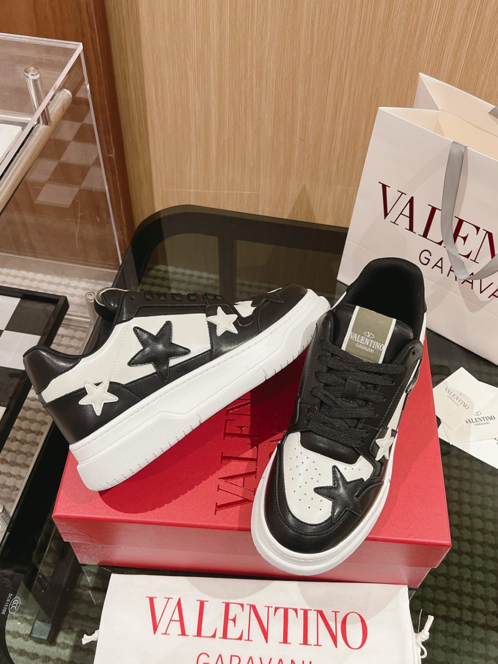 Valentino's new 2023 early autumn star Sneaker - Image 4