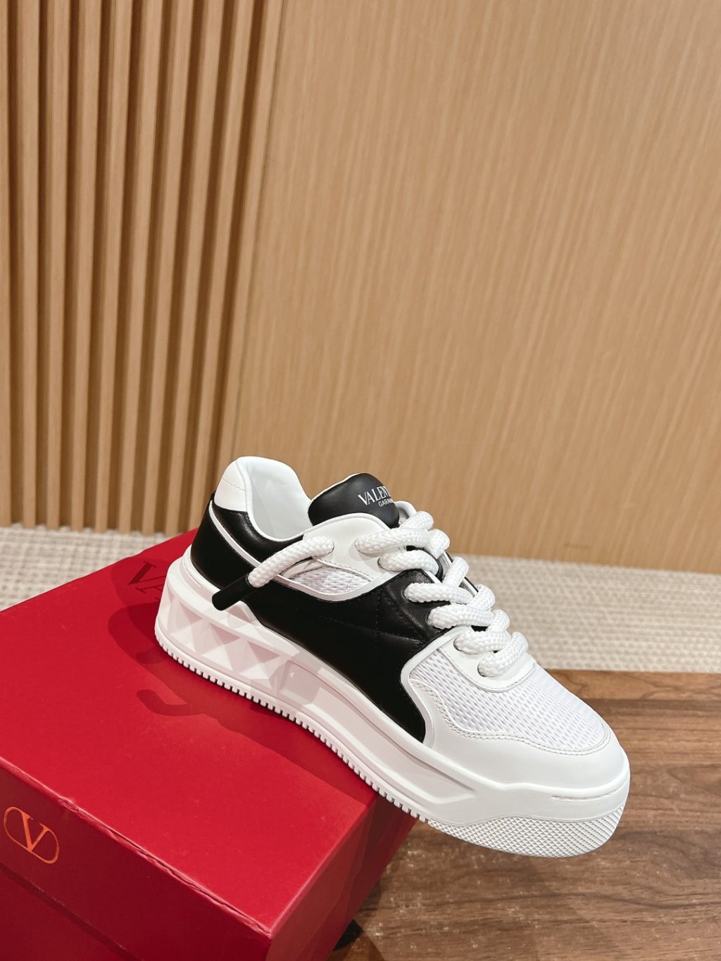 Valentino Garavani Sneaker - Image 3