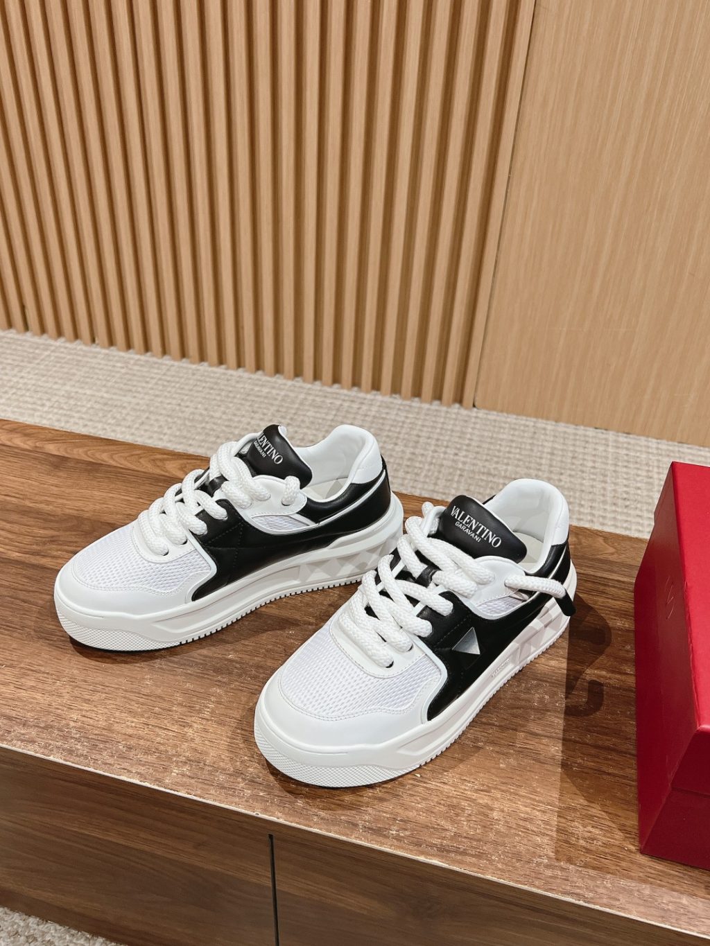 Valentino Garavani Sneaker - Image 4