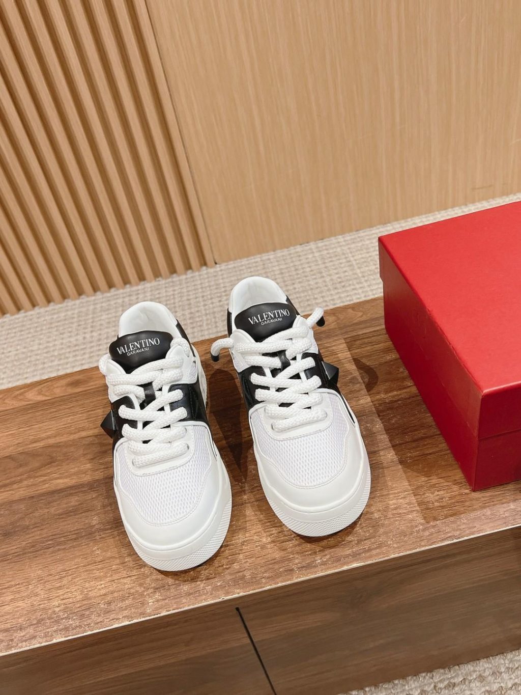 Valentino Garavani Sneaker - Image 2