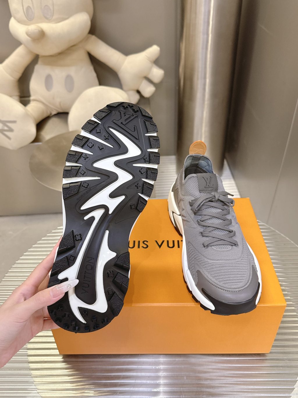 Louis Vuitton Runner Tatic Sneaker - Image 3