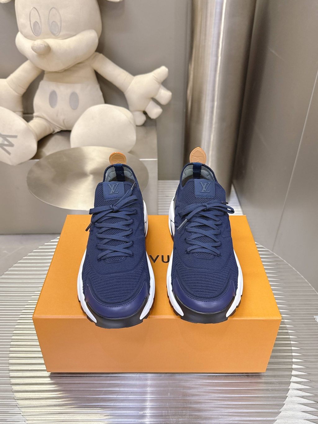 Louis Vuitton Runner Tatic Sneaker - Image 5