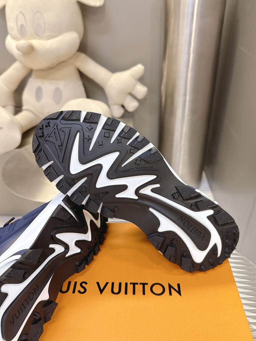 Louis Vuitton Runner Tatic Sneaker - Image 4