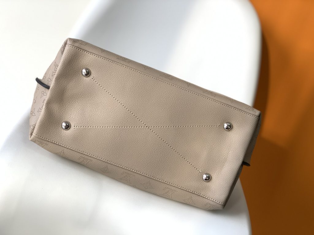 Louis Vuitton Carmel Mahina Perforated Leather Galet 32cm M56084 - Image 5