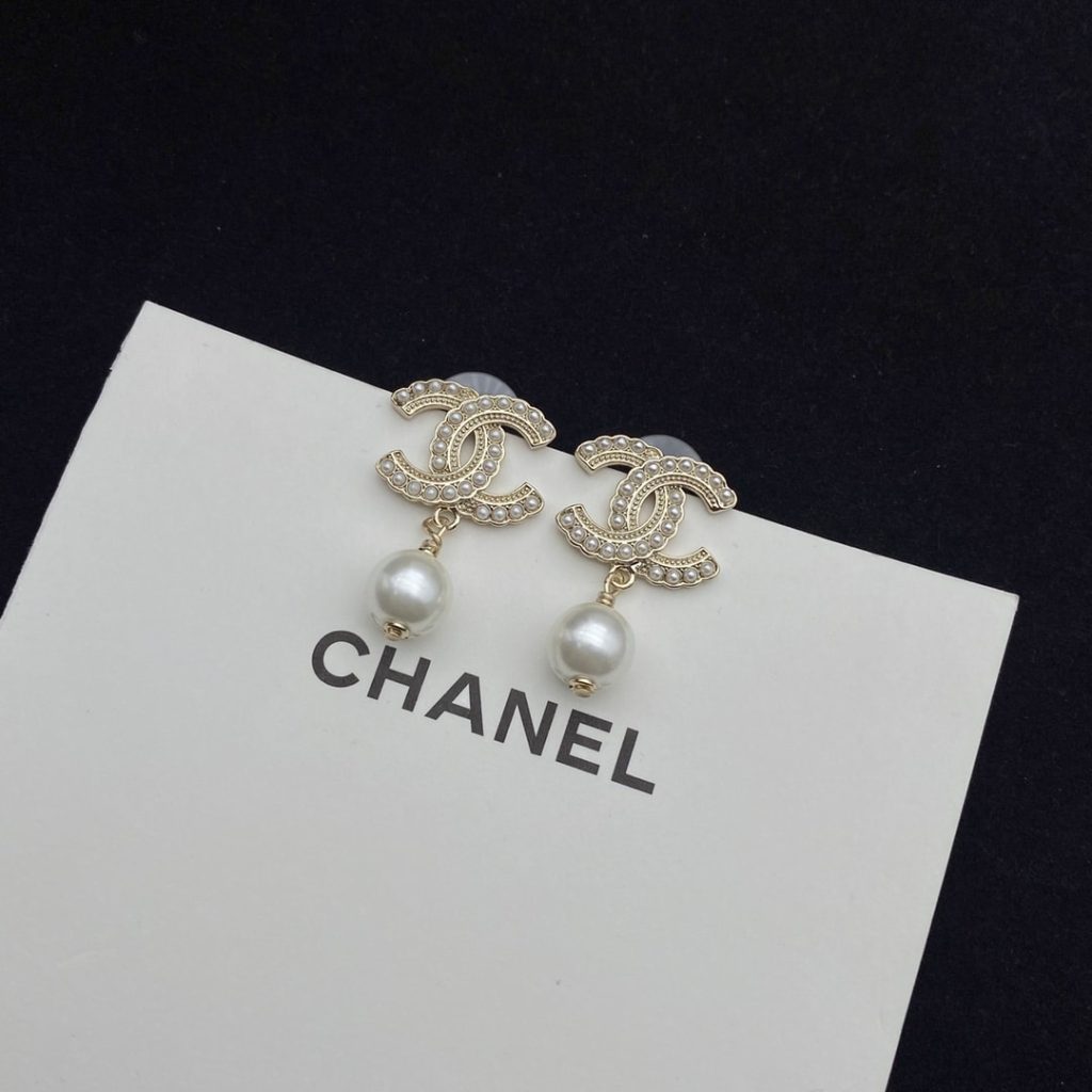 Chanel Cc Pearl Gold Earrings - Image 4