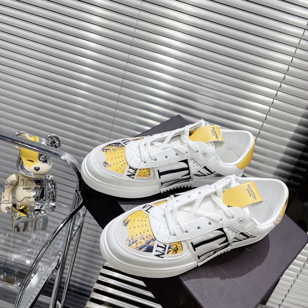 Valentino ONE STUD lace-up sneakers in calfskin - Image 4