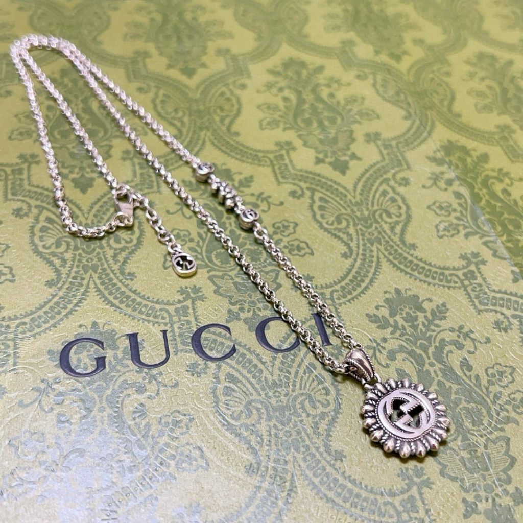 Gucci Interlocking G Logo Embellished Pendant Station Necklace Gold Tone - Image 3