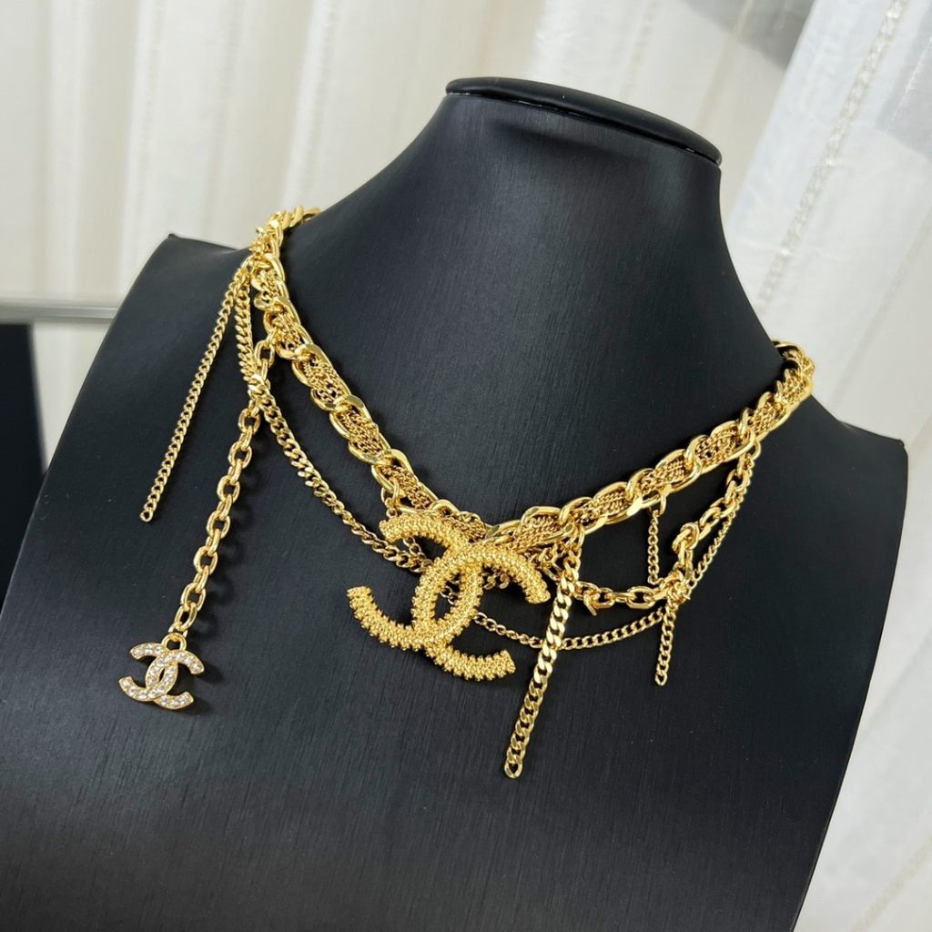 Chanel Cc Necklace Gold - Image 3