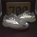 YEEZY BOOST 700 V2 STATIC WAVE RUNNER - Image 4