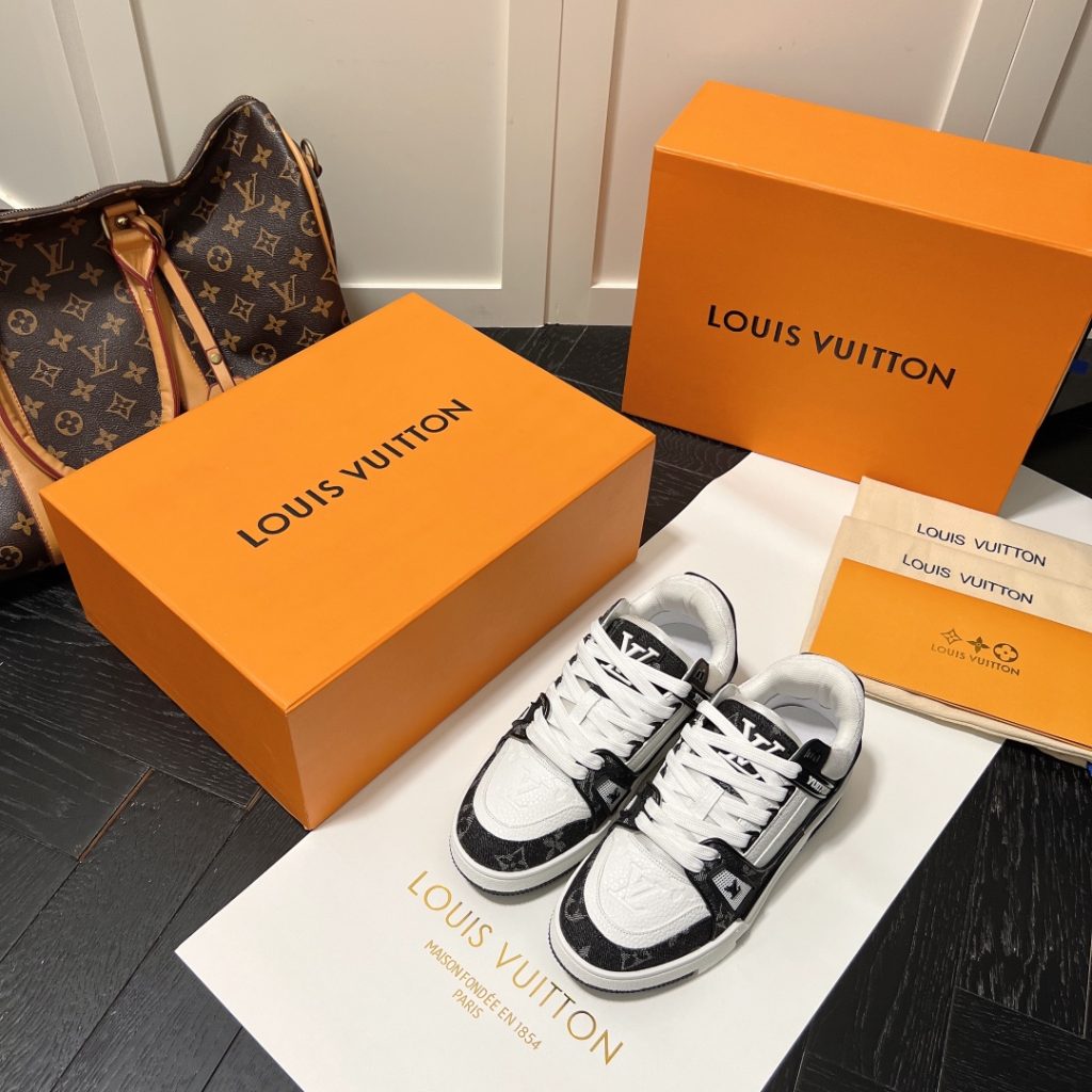 Louis Vuitton Trainer Sneaker Black And White 1A9Jgb - Image 8