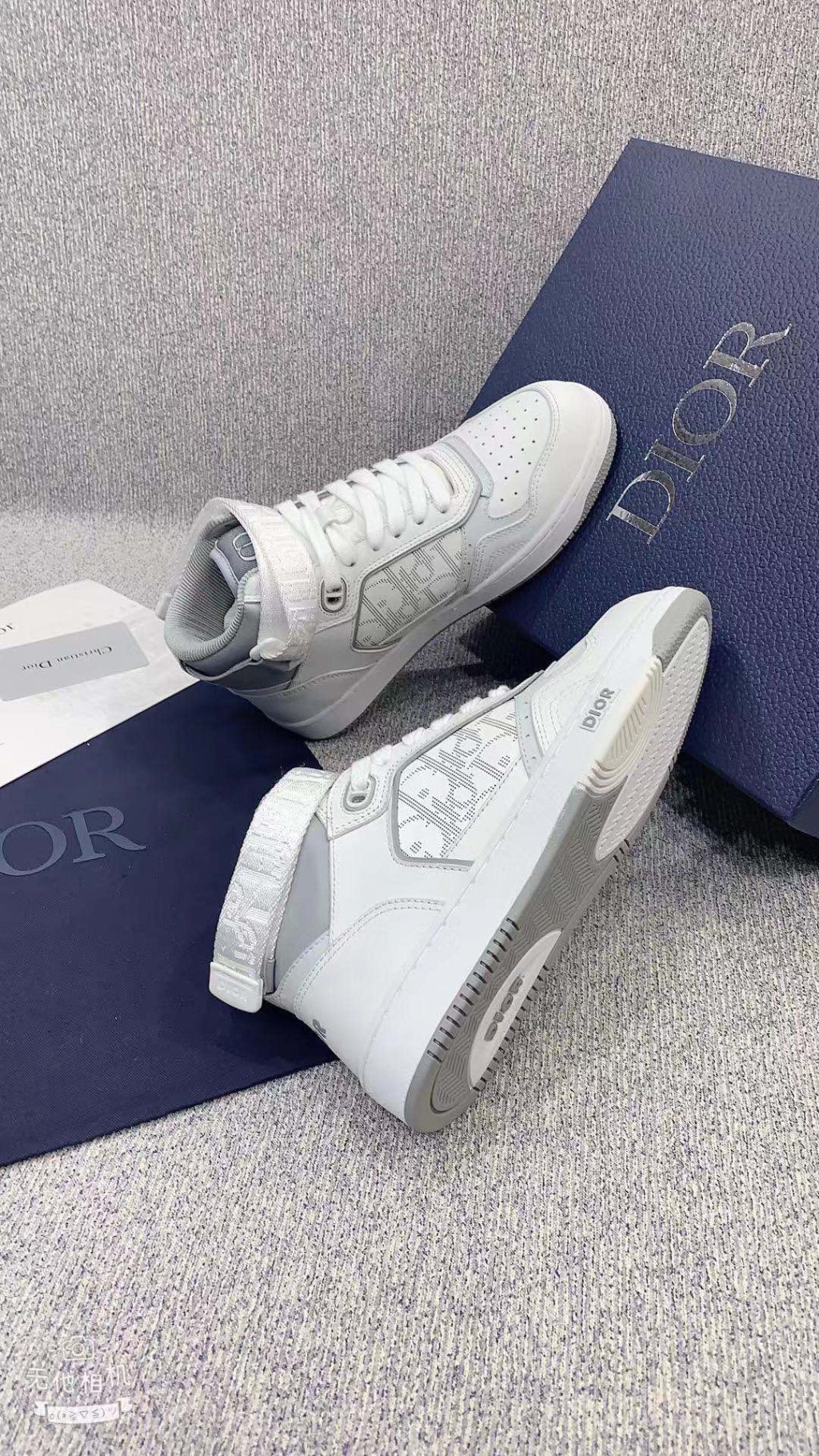 DIOR High Top Sneaker - Image 4