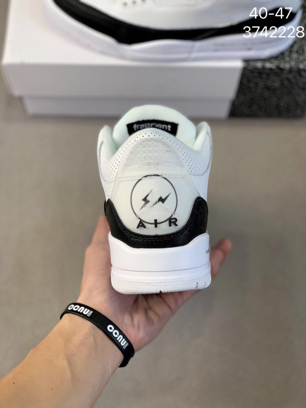 Air Jordan 3 Retro - Image 4