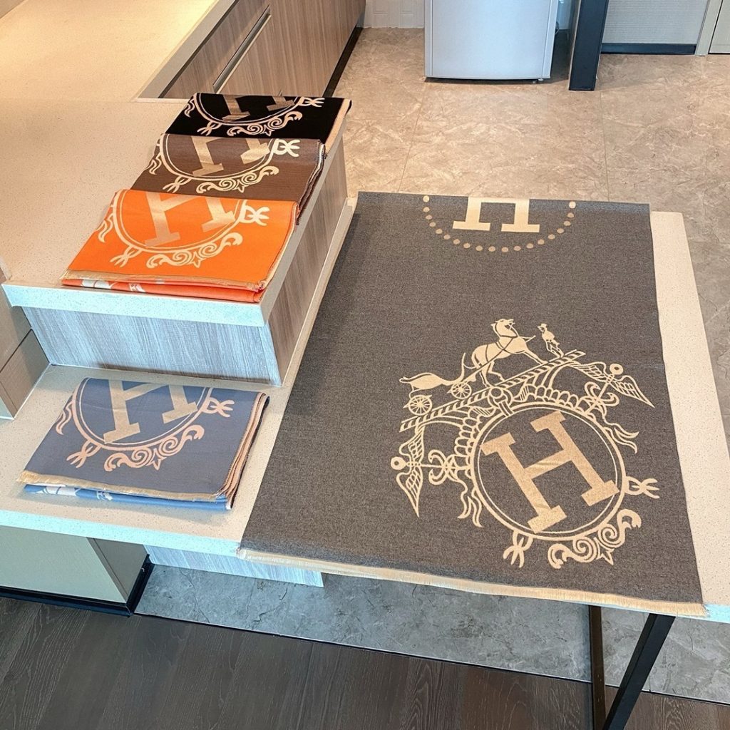 Hermes Cashmere Wool Scarf Wrap Shawl In Blue And Pink 180cm - Image 7