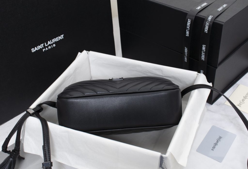 Saint Laurent Lou Camera Bag In Quilted Black Noir Leather 23Cm 612544Dv7081000 - Image 6