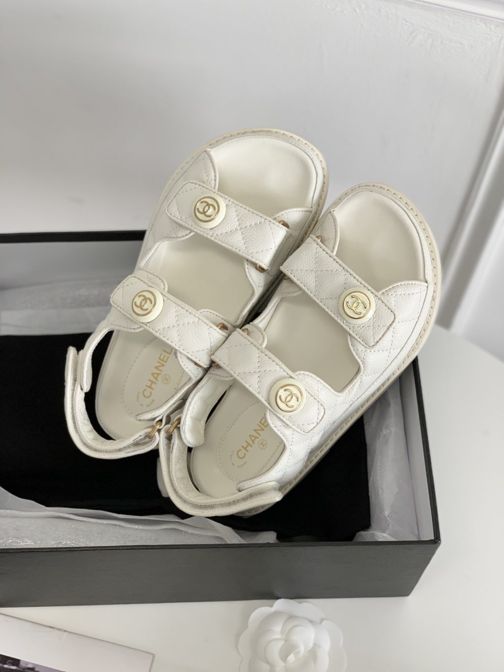 Chanel Cc Button Velcro White Sandals Grained Leather - Image 10