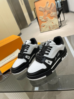 LV Trainer 2022 catwalk models - Image 2