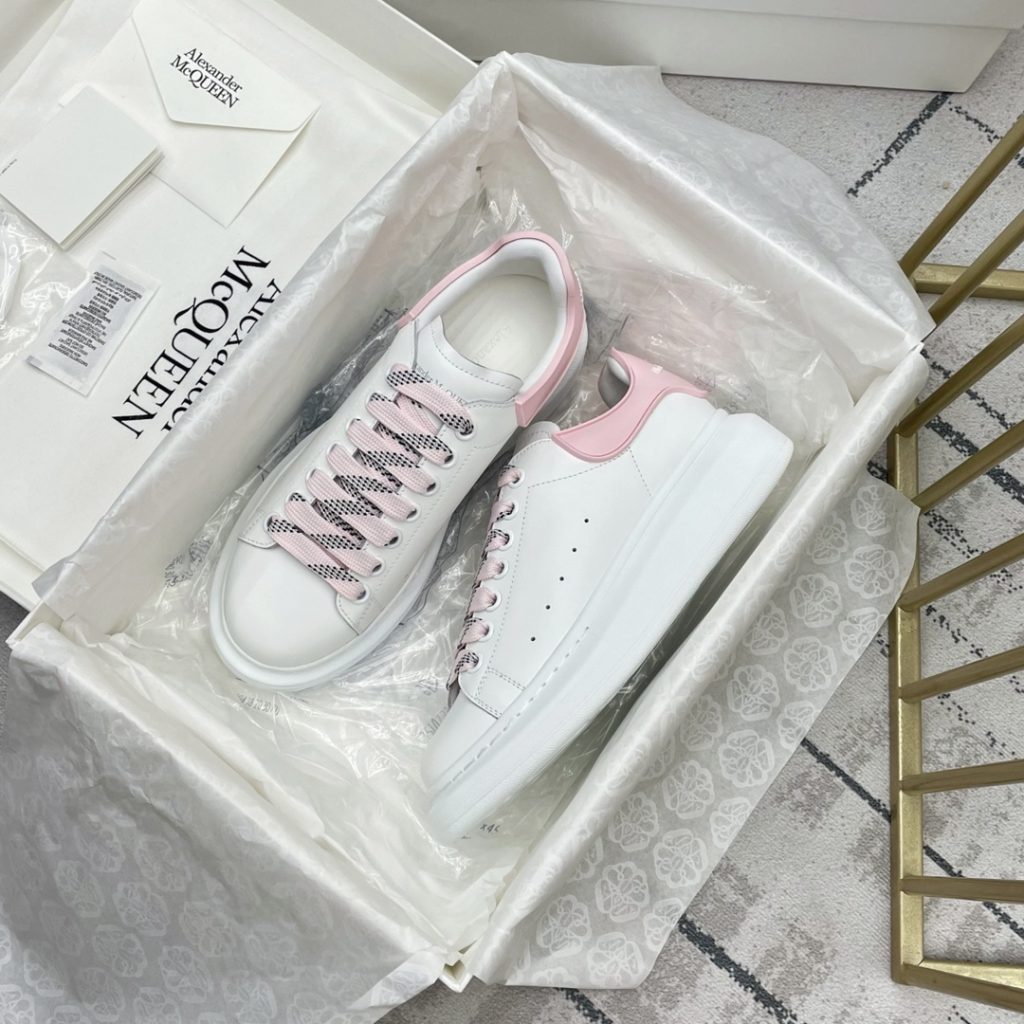 Alexander McQueen Sneaker - Image 3