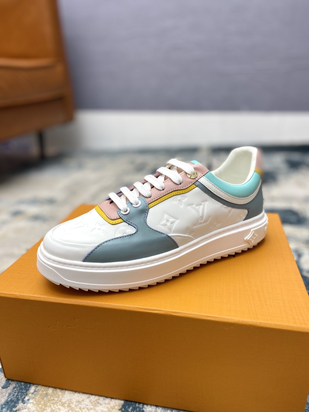 LOUIS VUITTON TRAINER SNEAKER - Image 3