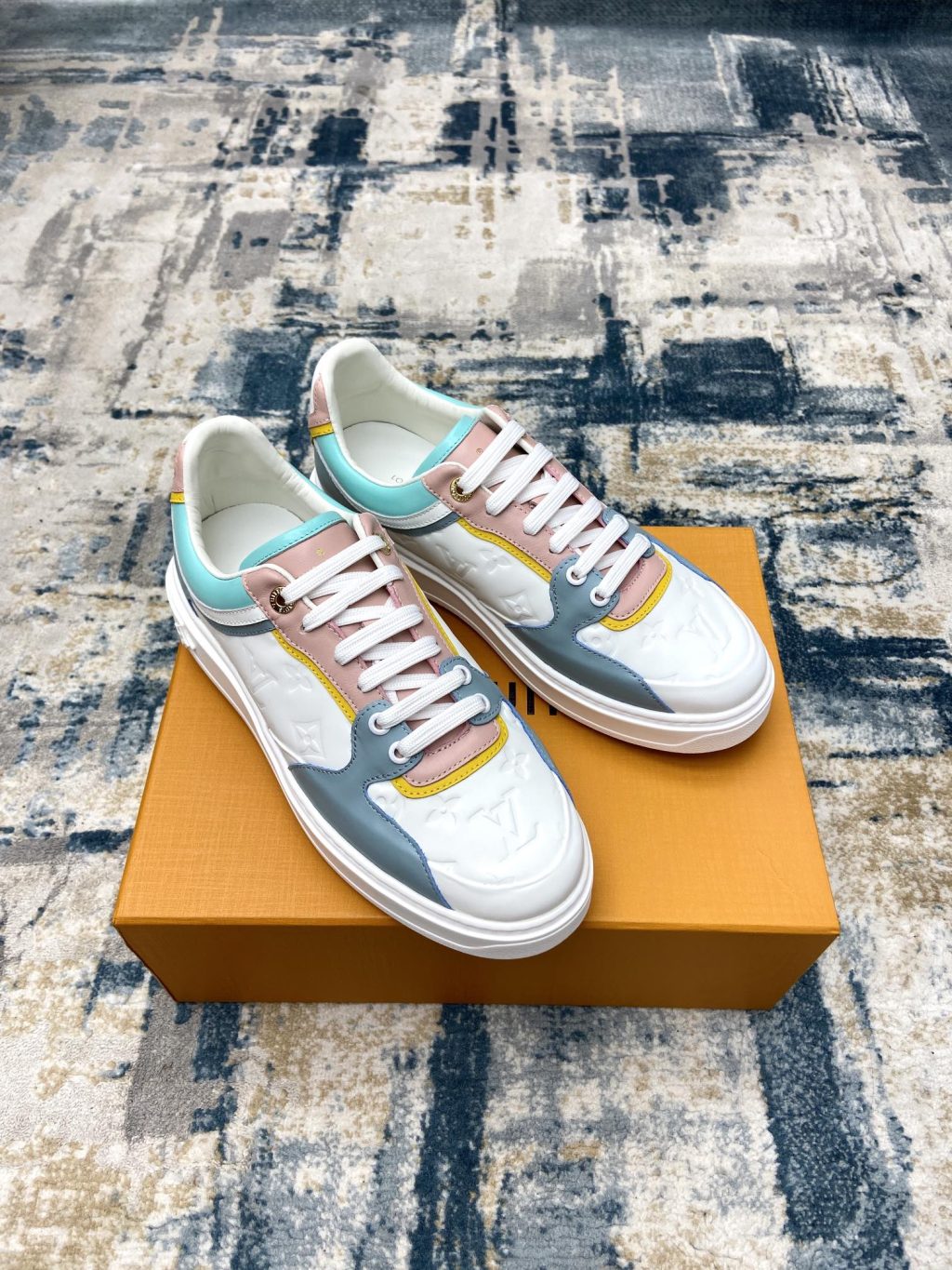 LOUIS VUITTON TRAINER SNEAKER - Image 4