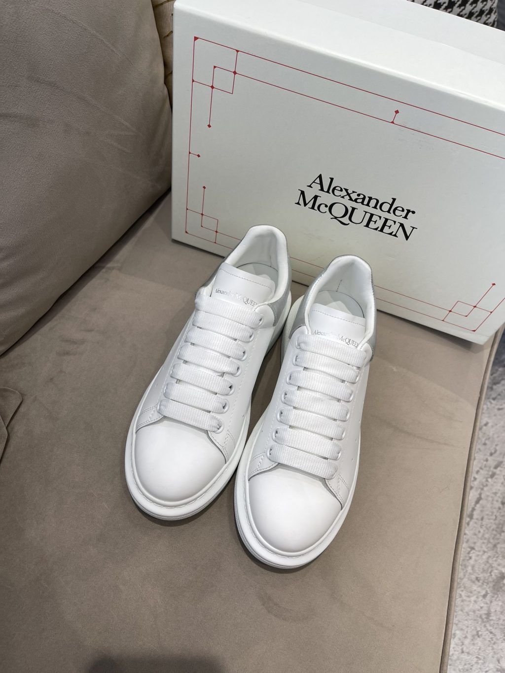 Alexander McQueen Sneaker - Image 2
