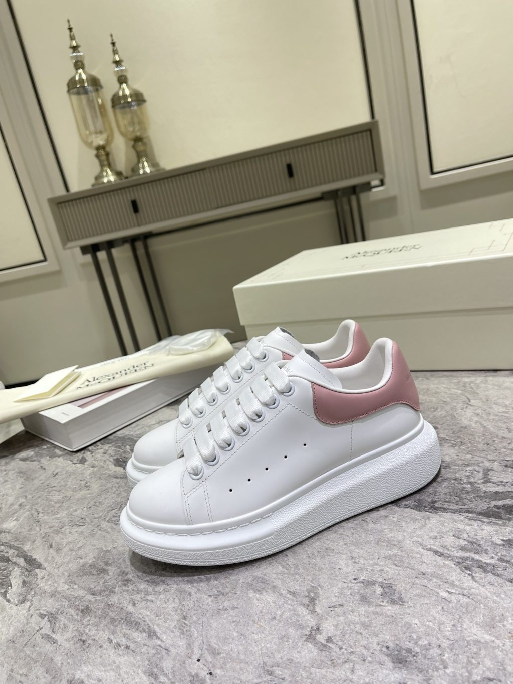 Alexander McQueen Sneaker - Image 4