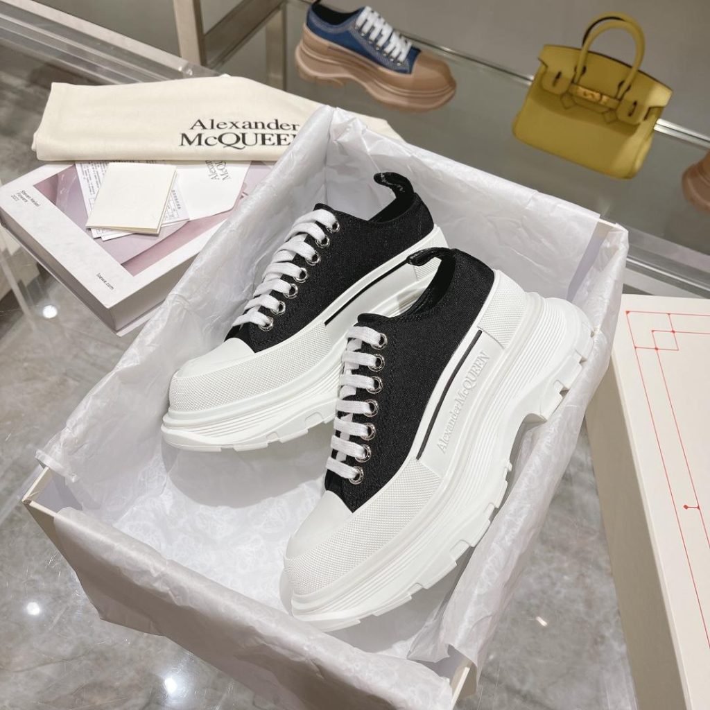 Alexander McQueen Sneaker - Image 4