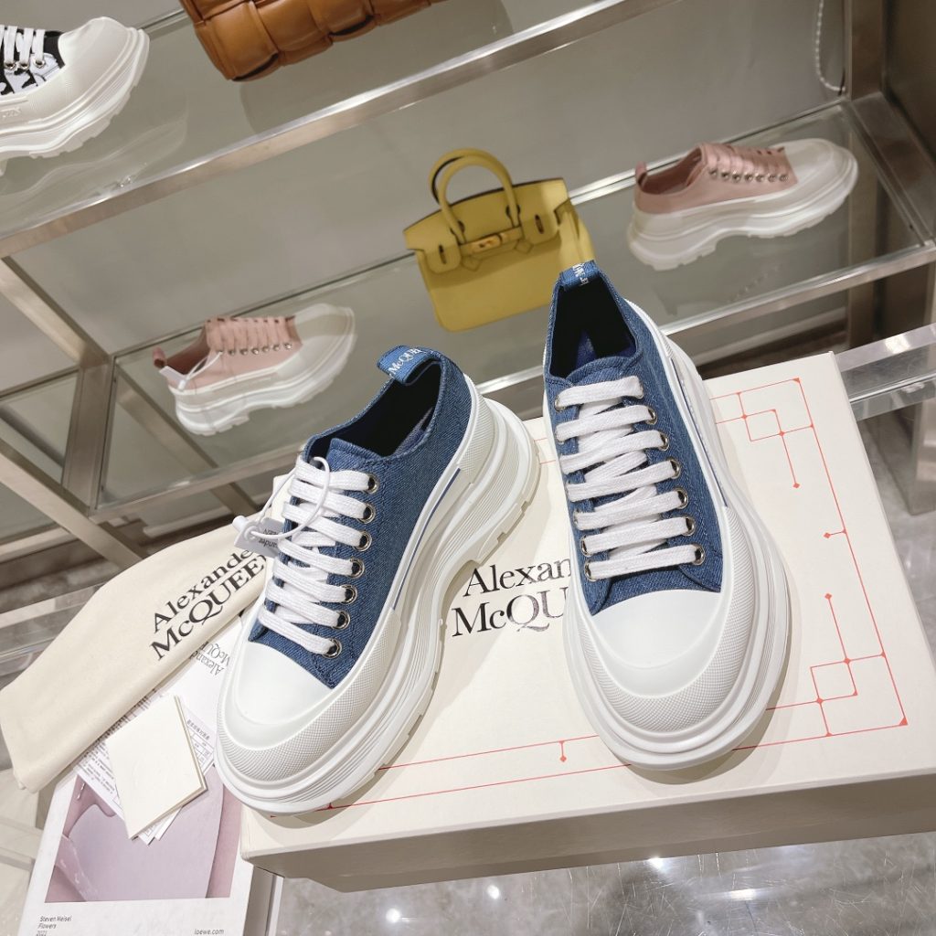 Alexander McQueen Sneaker - Image 3