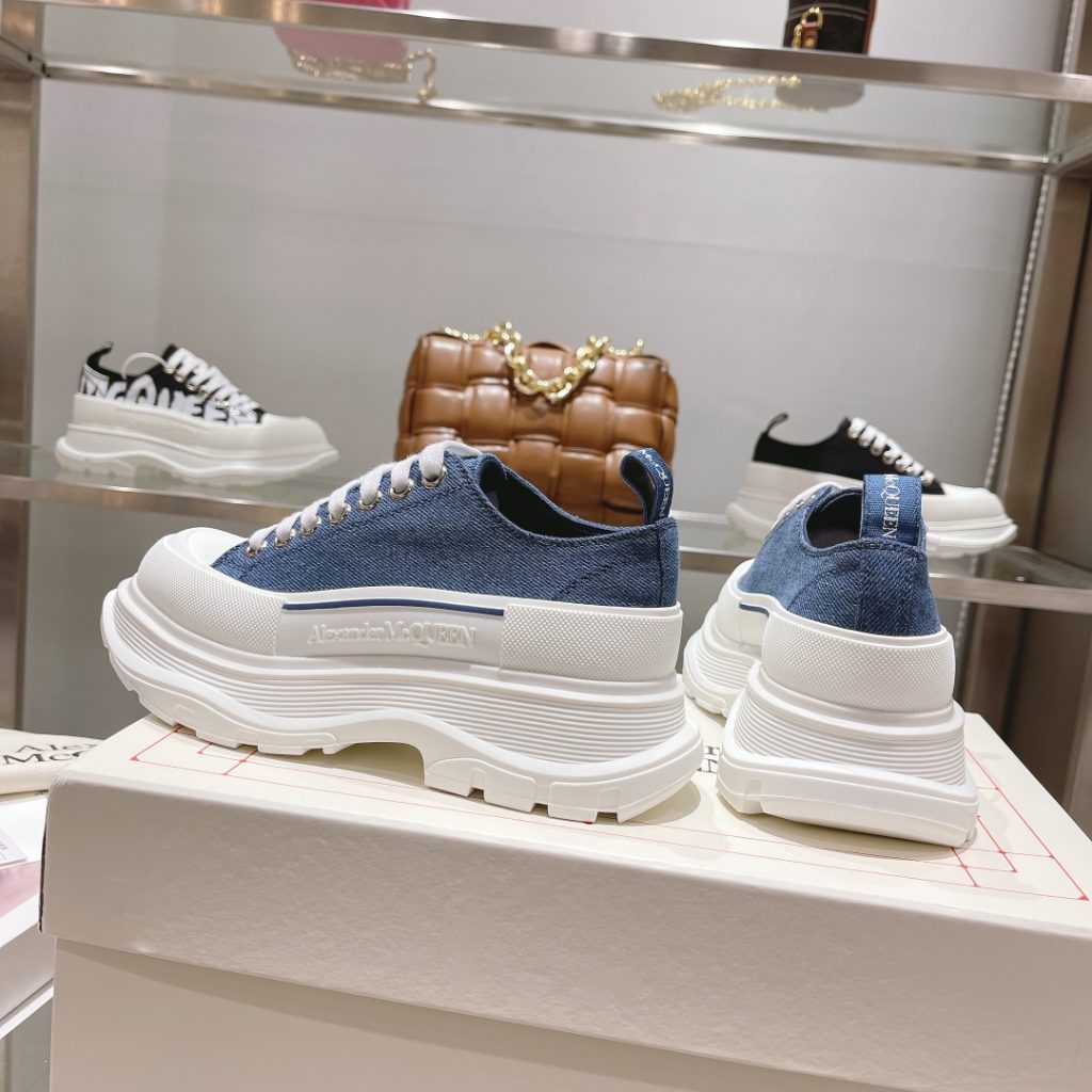 Alexander McQueen Sneaker - Image 4